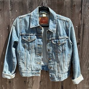 Levi’s distressed denim jacket (S)